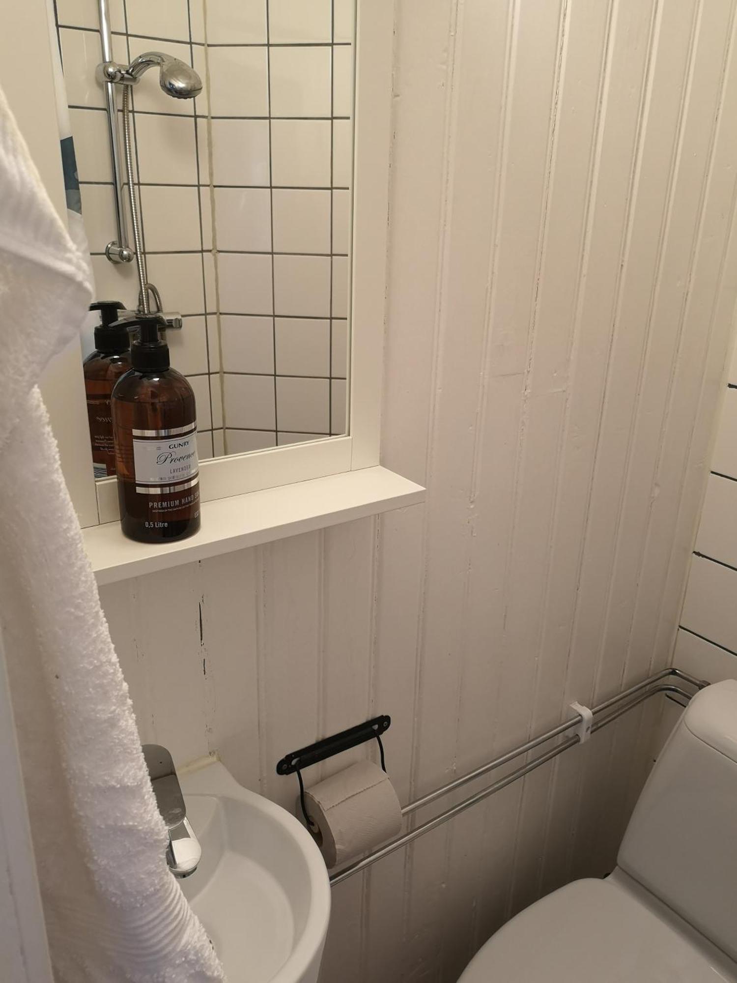 ناكا Stockholm B&B Cottage الغرفة الصورة