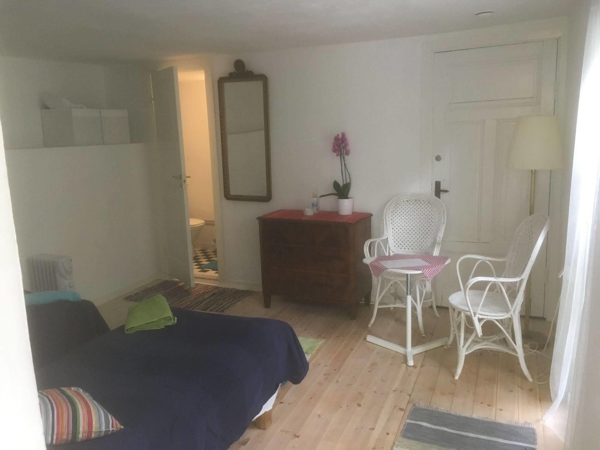 ناكا Stockholm B&B Cottage المظهر الخارجي الصورة